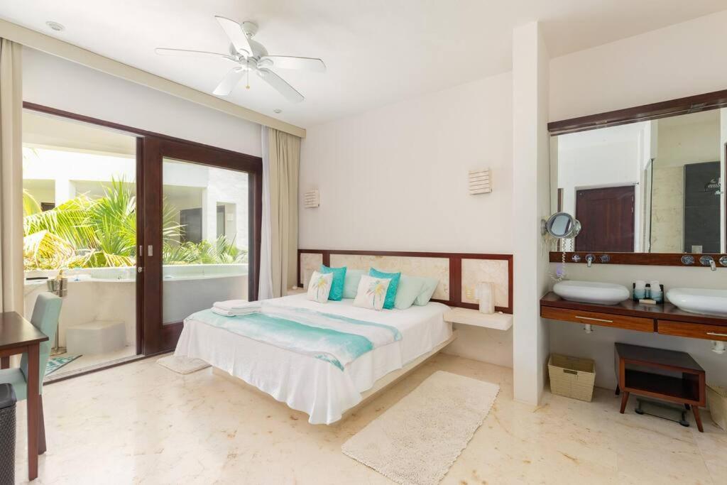 Intima - Optional Clothing - Private Jacuzzi Apartment